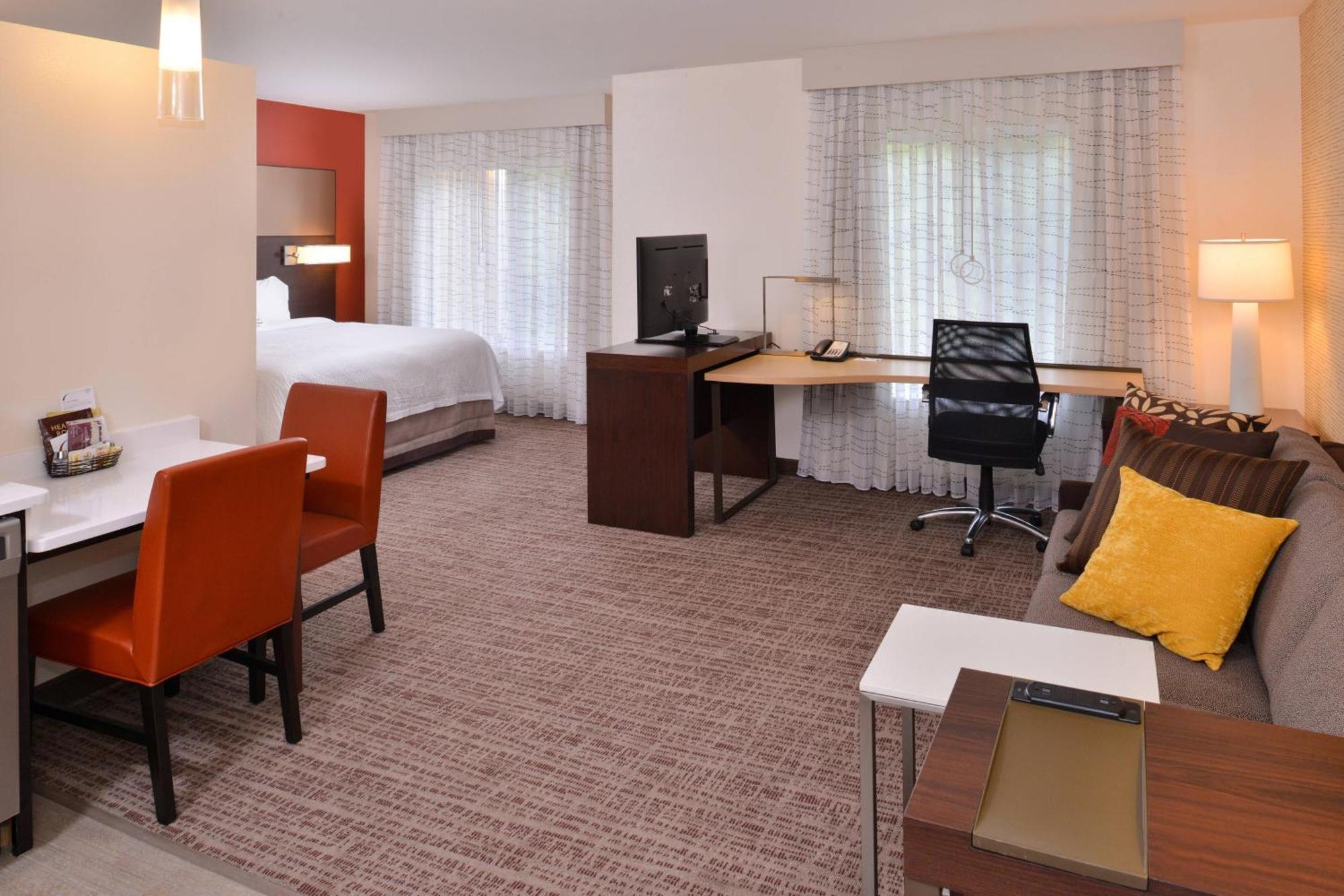 Hotel By Marriott